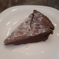 A picture of 4 ingredient chocolate cake.