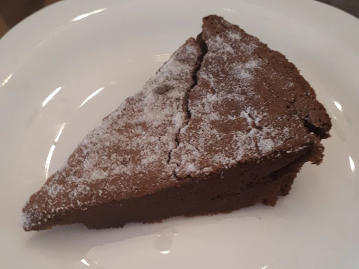 Easy Steps Prepare Recipes 4 ingredient chocolate cake the Delicious So Delicious.