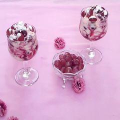 A picture of Fruit parfait.