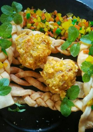A picture of Heart cutlet in edible platter.