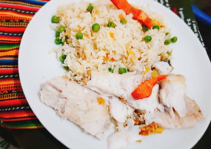 Foto principal de Merluza a la plancha con arroz con verdura