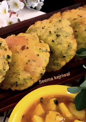 मक्की और मेथी की क्रिस्पी पूरी (makki aur methi ki crispy puri recipe in Hindi) रेसिपी मुख्य फोटो