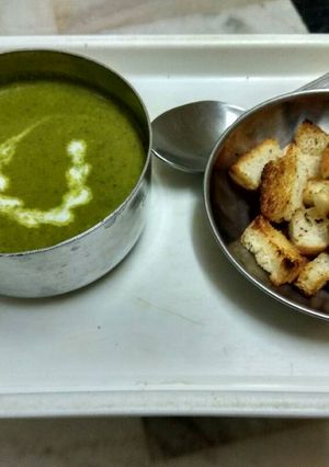 A picture of Palak (spinach) soup.