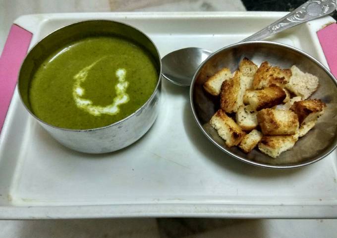 Palak (spinach) soup recipe main photo