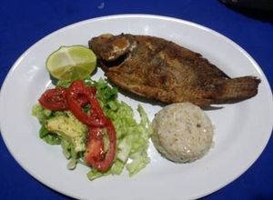 Una foto de Mojarra frita