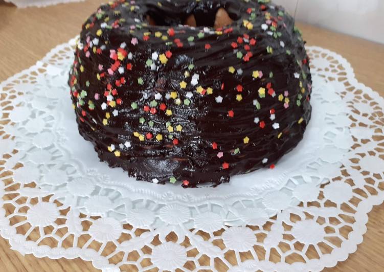 Bizcocho de limón, con cobertura de chocolate