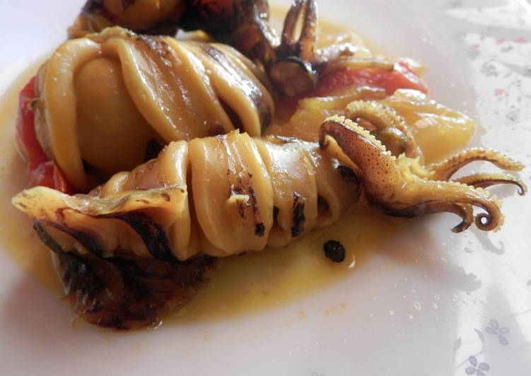 Calamares con cebolla y pimiento en aceite