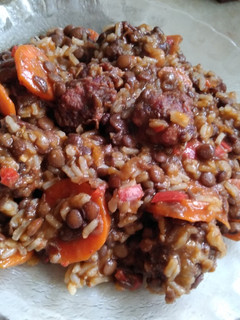 Una foto de Guiso de lentejas con albondiguitas de chorizo