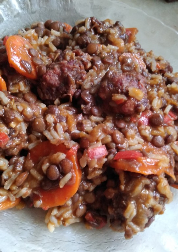 Una foto de Guiso de lentejas con albondiguitas de chorizo