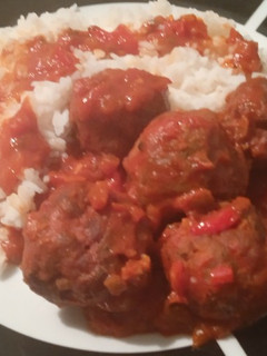 Una foto de Albóndigas de pollo con arroz