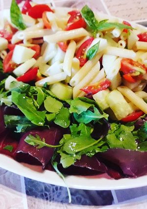 Foto di Piatto ricco mi ci ficco😆 Pasta fredda, bresaola e rucola - light