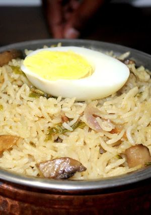 A picture of Mushroom Mint Pulao.