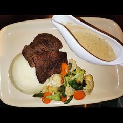 A picture of Easy mash potato with steak, white sauce and mixed vegetables.