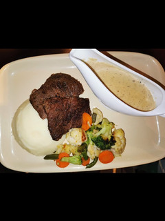 A picture of Easy mash potato with steak, white sauce and mixed vegetables.
