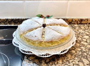 Foto principal de Tarta de hojaldre rellena con crema de limón, sin gluten