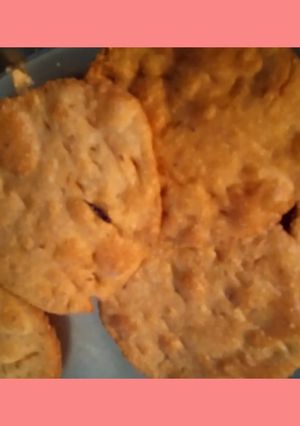 सूजी की चटपटी मठरी (suji ki chatpati mathri recipe in Hindi) रेसिपी मुख्य फोटो