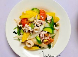 Hình của món Mực xào thập cẩm.