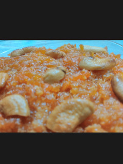 கேரட் அல்வா (Carrot Halwa Recipe in Tamil) செய்முறை முக்கிய புகைப்படம்