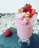 Helado de fresa, plátano y yogur (sin azúcar)