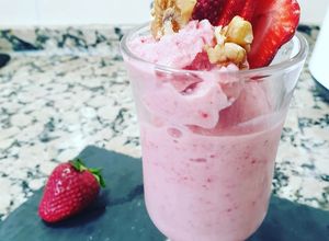 Foto principal de Helado de fresa, plátano y yogur (sin azúcar)