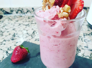 Foto principal de Helado de fresa, plátano y yogur (sin azúcar)