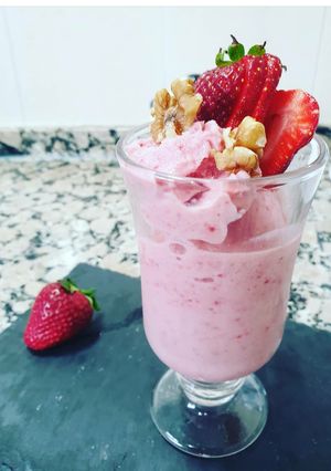 Una foto de Helado de fresa, plátano y yogur (sin azúcar)