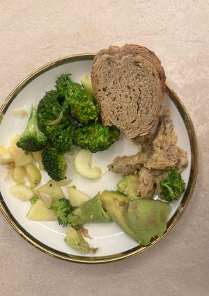 Une photo de Assiette Healthy : Brocolis, Courgettes et Maquereau