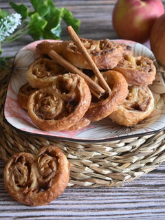 Una foto de Palmeritas de hojaldre, manzana y canela