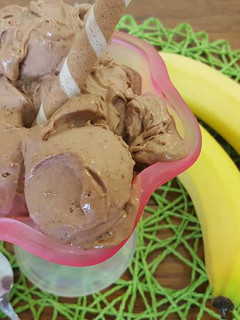 Una foto de Gelato veloce banana e nutella