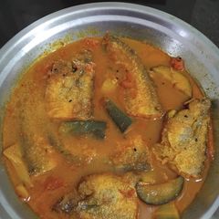A picture of Pabda Fish Curry.