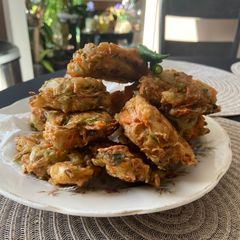 A picture of Bala-bala or Bakwan or Pia-pia aka: Vegetable Fritters.