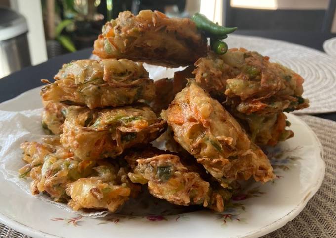 Recipe of Any-night-of-the-week Bala-bala or Bakwan or Pia-pia aka: Vegetable Fritters