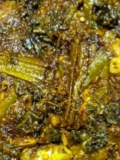 ইলিশ মাছের মাথা দিয়ে পুঁই শাক (ilish macher matha diye pui shak recipe in Bengali) রেসিপির প্রধান ছবি