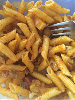 Una foto de Macarrones con verduras y chorizo