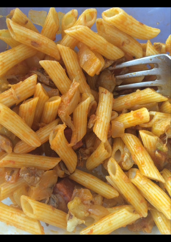 Una foto de Macarrones con verduras y chorizo