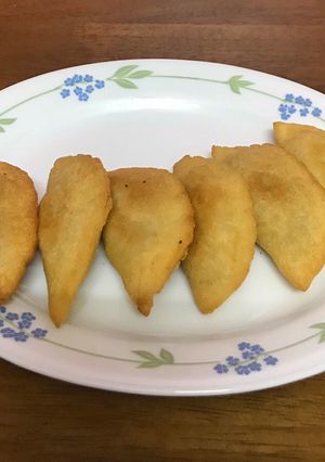 A picture of Khoya karanji/ gujiya.