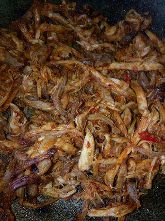 Langkah Mudah untuk Membuat Ayam kampung suwir pedas manis Anti Gagal