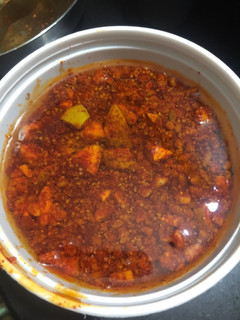 લસણ કેરીનુ અથાણુ(lasan keri nu athanu Recipe in Gujarati) રેસીપી મુખ્ય ફોટો