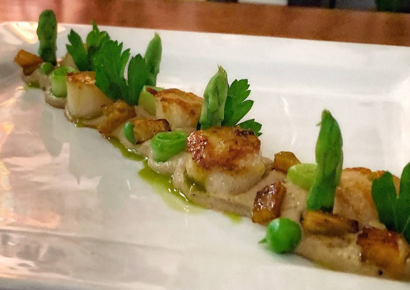 Caramelised scallops and a caramelised shallot puree with spring green
