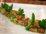 A picture of green shallots