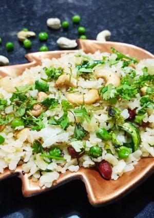 काजू पोहा (Kaju poha recipe in Hindi) रेसिपी मुख्य फोटो