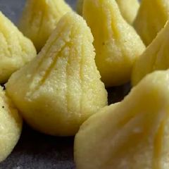 A picture of Modak.