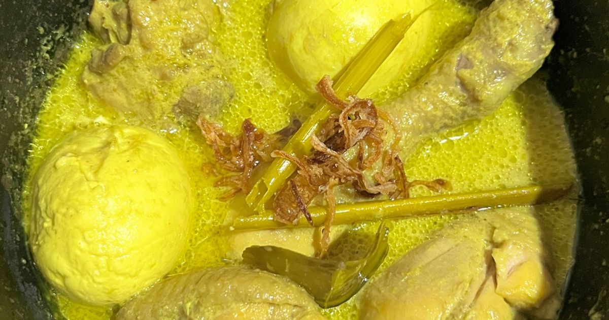 Opor Ayam Bumbu Kuning