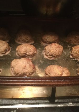 A picture of Pork and apple koftas .