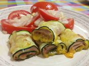 Una foto de rollos calabacín al horno