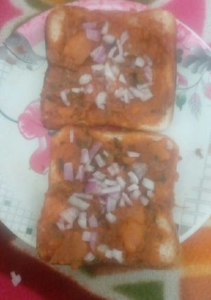 A picture of Potato veggi sandwich.