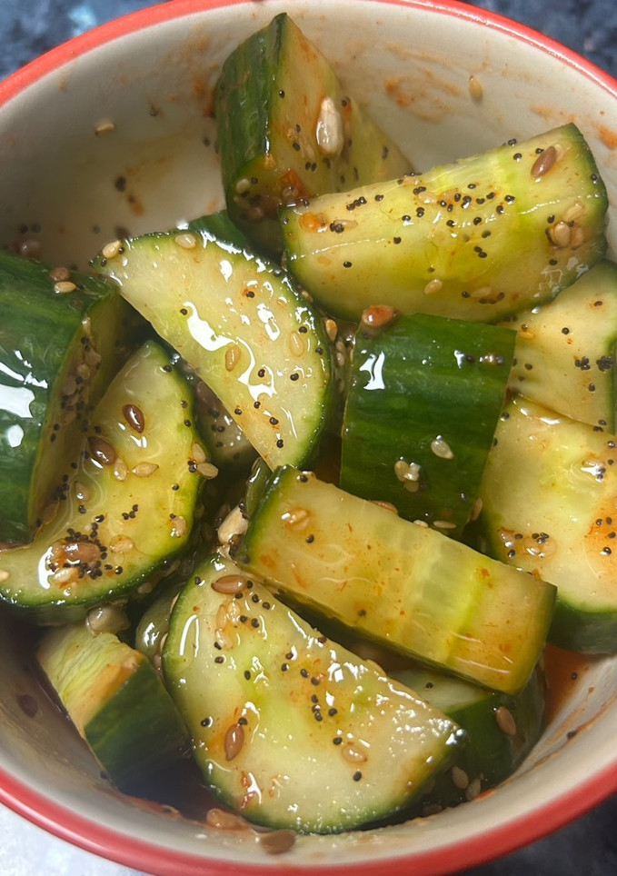 Una foto de Kimchi de pepino