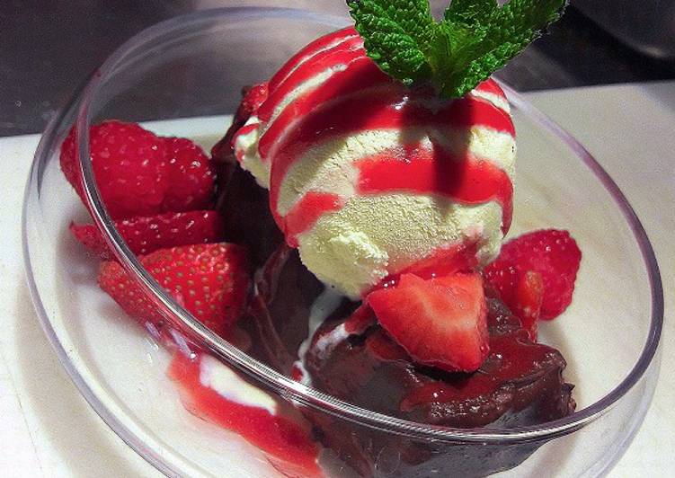 Simple Way to Make Favorite Hot Chocolate Brownie with Vanilla Icecream