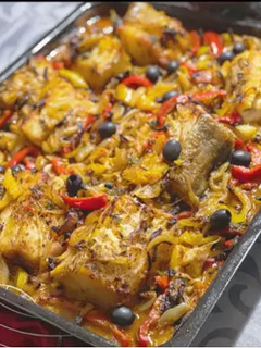 Foto de Bacalhau no forno com cebolada e pimentos