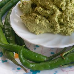 A picture of Green chilli peanut chutney.